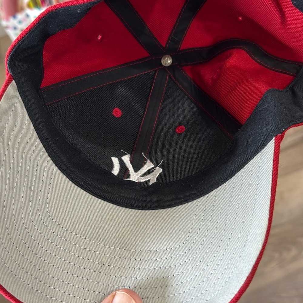 Red Yankees Baseball Cap - Picture 2 of 4